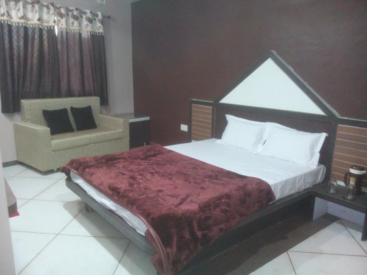 Hotel Palash Regency Bhagor Zewnętrze zdjęcie